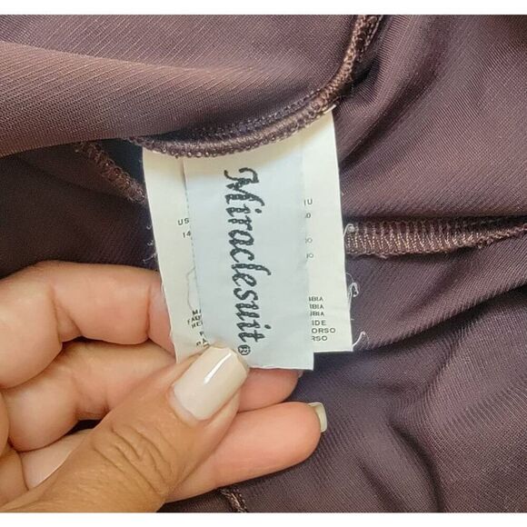 MiracleSuit Tummy Control Ruched OnePiece 14 - Picture 10 of 11